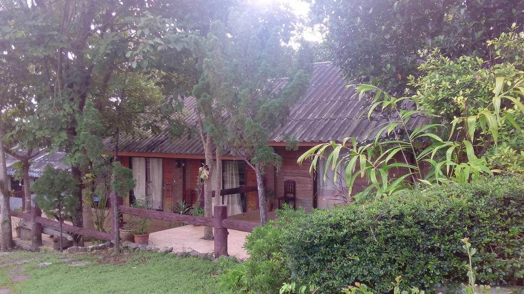 The Local Story Resort Ban Mon Talaeng Экстерьер фото