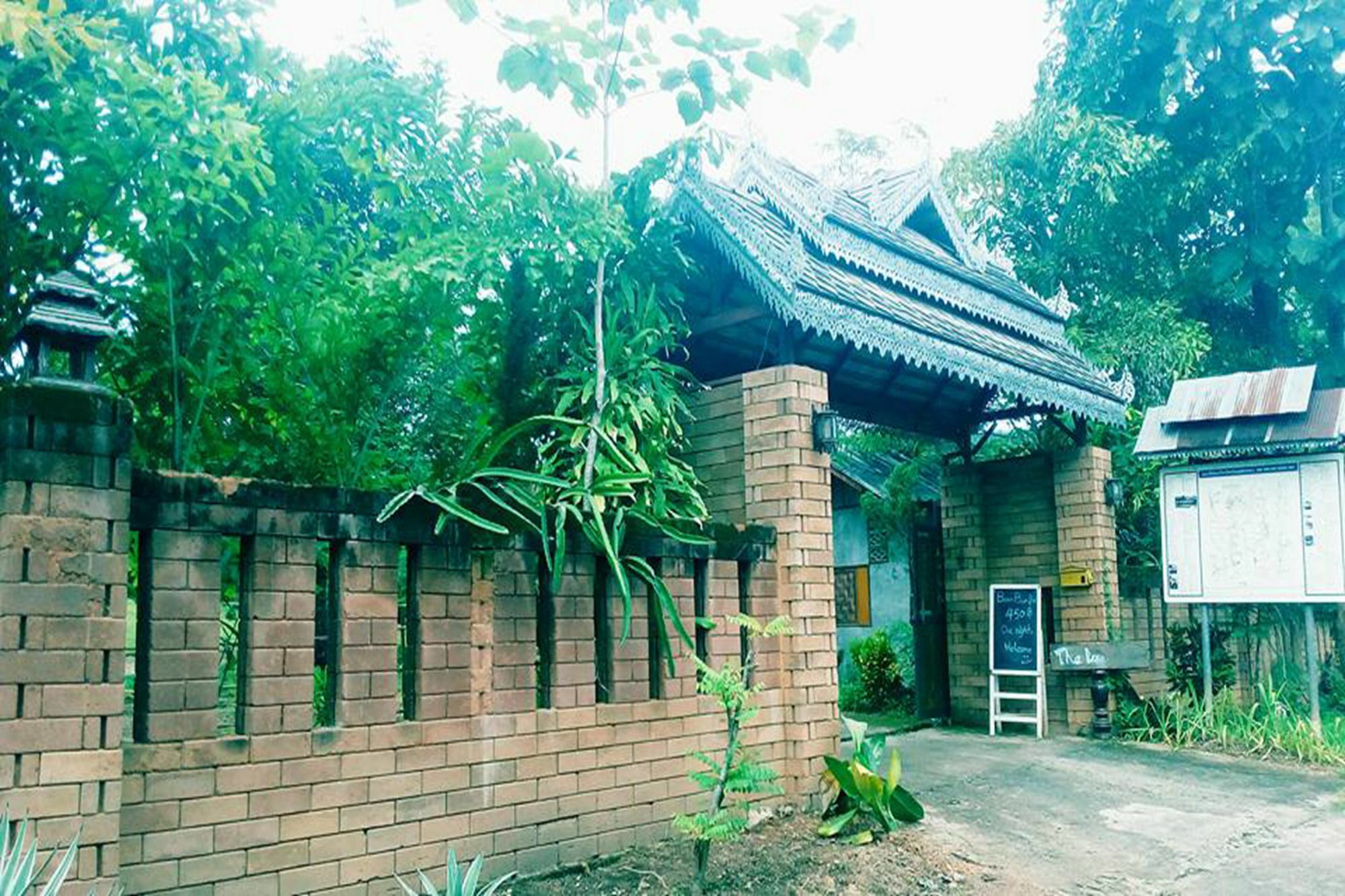 The Local Story Resort Ban Mon Talaeng Экстерьер фото