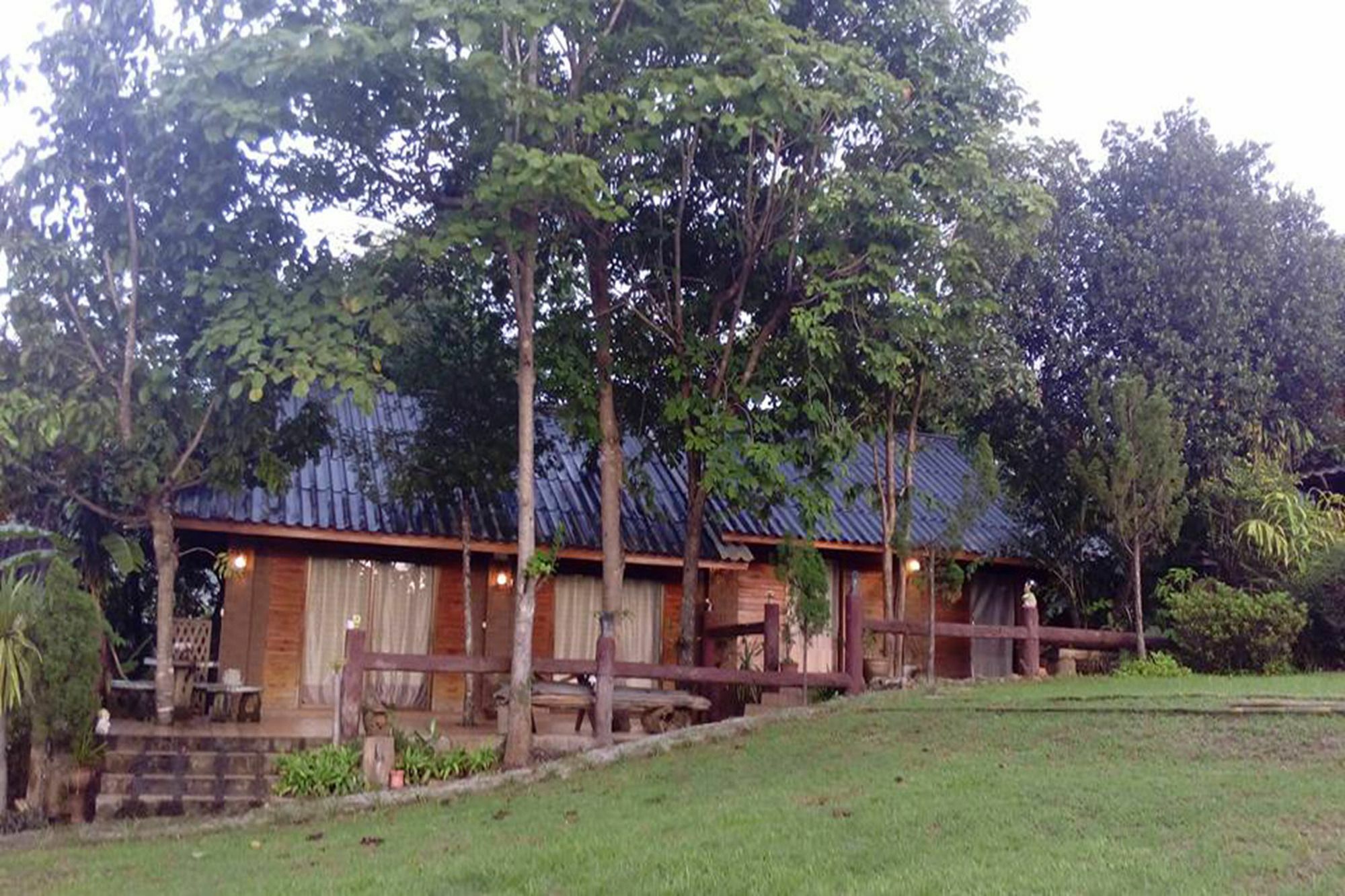 The Local Story Resort Ban Mon Talaeng Экстерьер фото